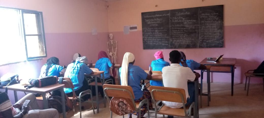 Les élèves du CFISSK en travaux pratiques